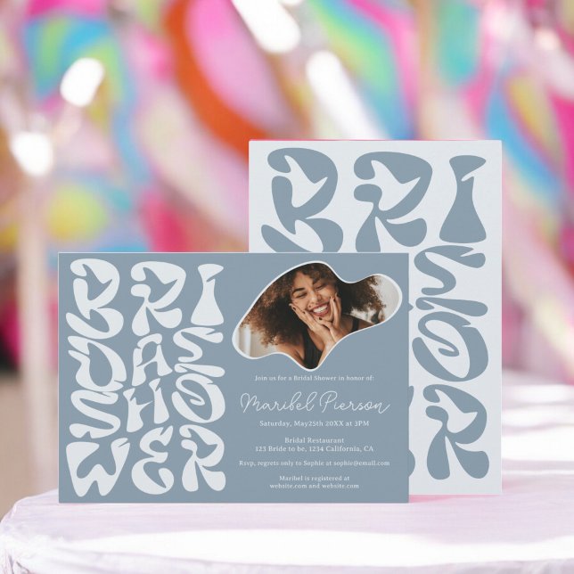 Groovy Retro Script Dusty Blue Foto Brautparty Einladung (Groovy retro Script dusty blue Photo bridal shower Invitation)