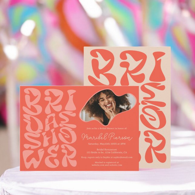 Groovy Retro Script peach Foto Brautparty Einladung (Groovy retro Script peach Photo bridal shower Invitation)