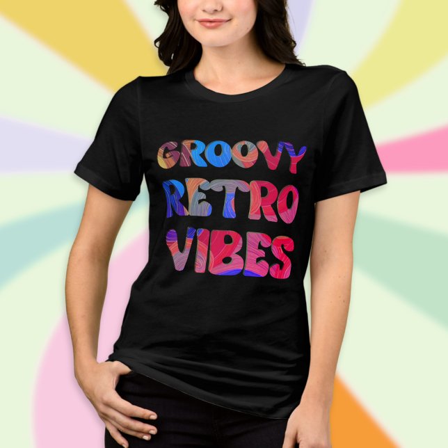 Groovy Retro Vibes 70er Ästhetischer T - Shirt (A cool t-shirt with 'Groovy retro vibes' caption in colorful lettering)