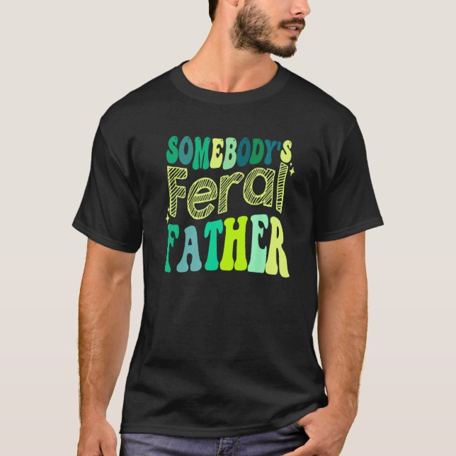 Groovy Somebody s Feral Father Retro Father s Day  T-Shirt (Vorderseite)