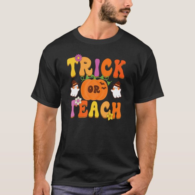 Groovy Trick Or Teach  Teacher Halloween Costume T-Shirt (Vorderseite)