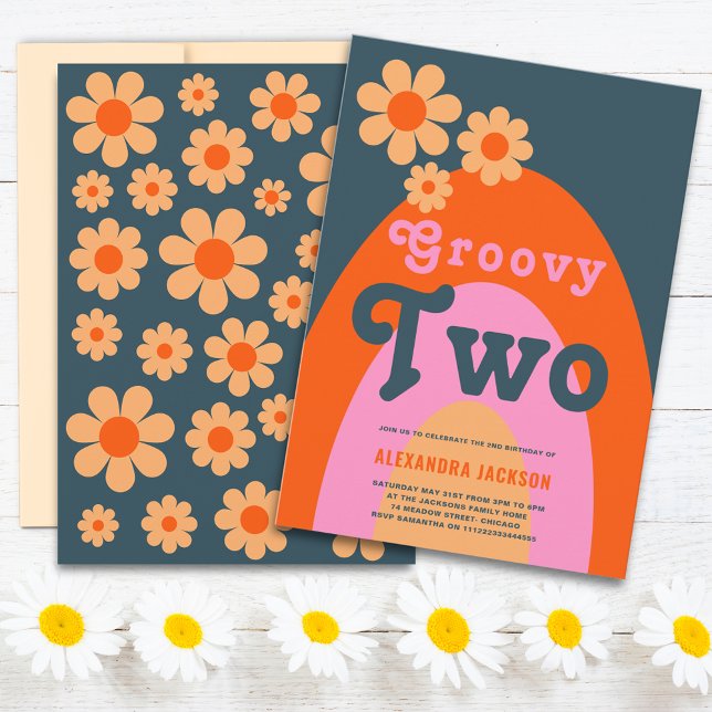 Groovy Two Retro 2. Geburtstag Party Einladung (Groovy two retro daisy arch 2nd birthday party invitation navy blue orange pink and yellow)