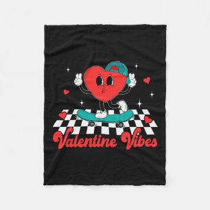 Groovy Valentine Vibes Niedliches Herz für Jungen Fleecedecke