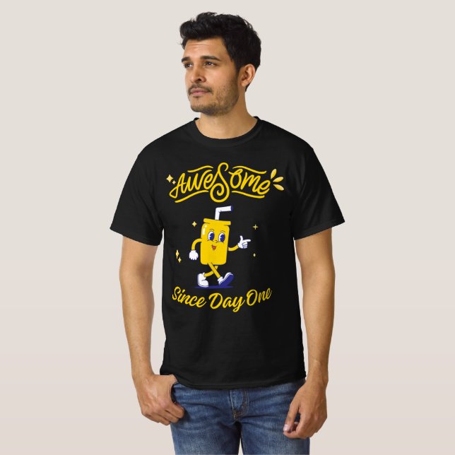 Großartig seit dem ersten Tag T-Shirt (Vorne ganz)