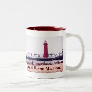 Großartiger Hafen-Michigan-Leuchtturm Zweifarbige Tasse