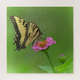 Großartiger Schmetterling über Zinnia Puzzle