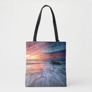 Großartiger Steinstrand des Sonnenuntergang- , EL