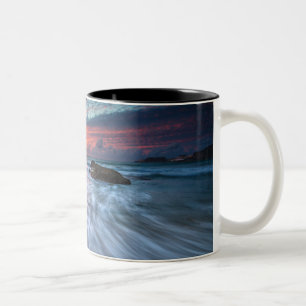 Großartiger Steinstrand des Sonnenuntergang- , EL Zweifarbige Tasse
