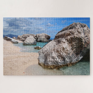 Große Felsen in Cala Mariolu setzen auf Puzzle