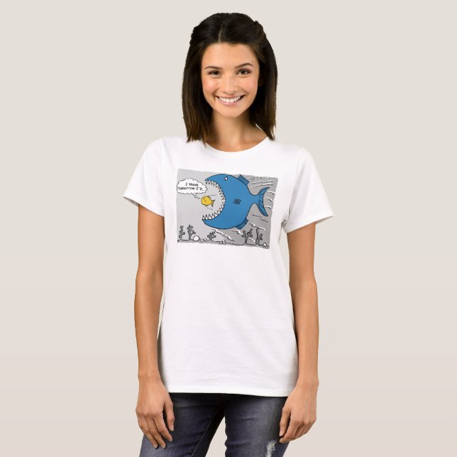 Große Fische, die kurz davor sind, einen kleineren T-Shirt (Vorne ganz)