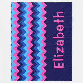 Große Fleece-Decke mit blauem rosa Chevron-Monogra Fleecedecke