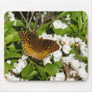 Große gesprenkelte Perlmutterfalter auf Berglorbee Mousepad