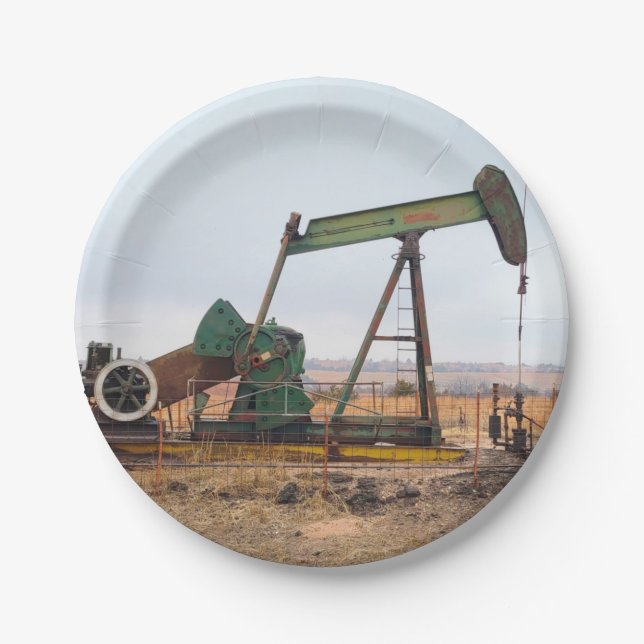 Große grüne Pumpjack auf dem Ölfeld Pappteller (Vorderseite)