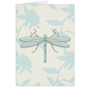 Große Libelle im gestempelten floralen Hintergrund