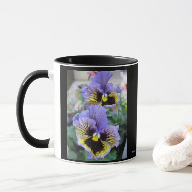Große Lila Stiefmütterchen-Tasse 11 oz Tasse (Mit Donut)