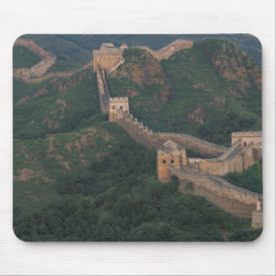 Große Mauer, die sich durch Berge windet. Mousepad