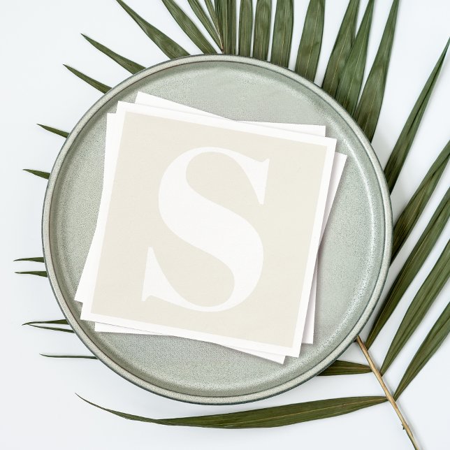 Große Monogramm jeder Initial auf neutraler Beige Serviette (Personalize with any desired monogram initial.)