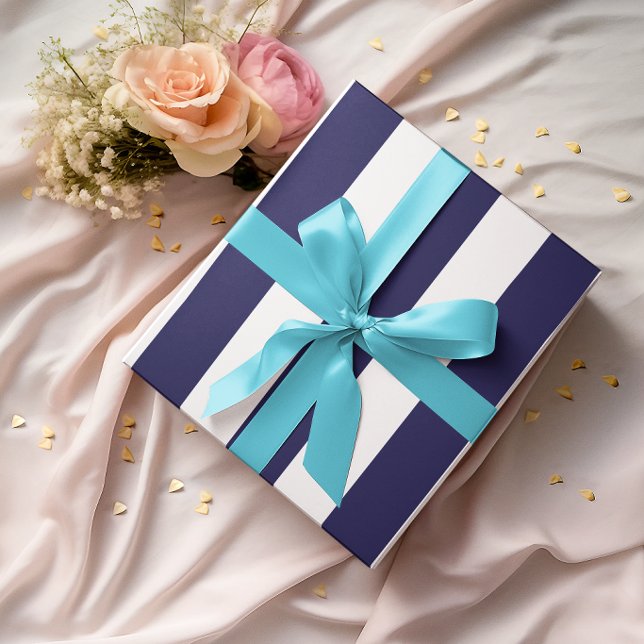 Große Navy- und weiße vertikale Streifen Geschenkpapier (Large Navy and White Vertical Stripes Wrapping Paper)