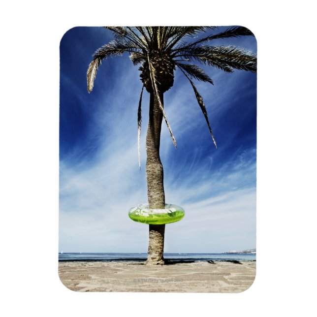 Große Palme am Sandstrand mit aufblasbarem Wasser Magnet (Vertikal)