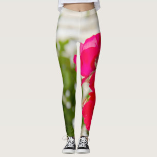 Große rote Rosen im Garten Leggings