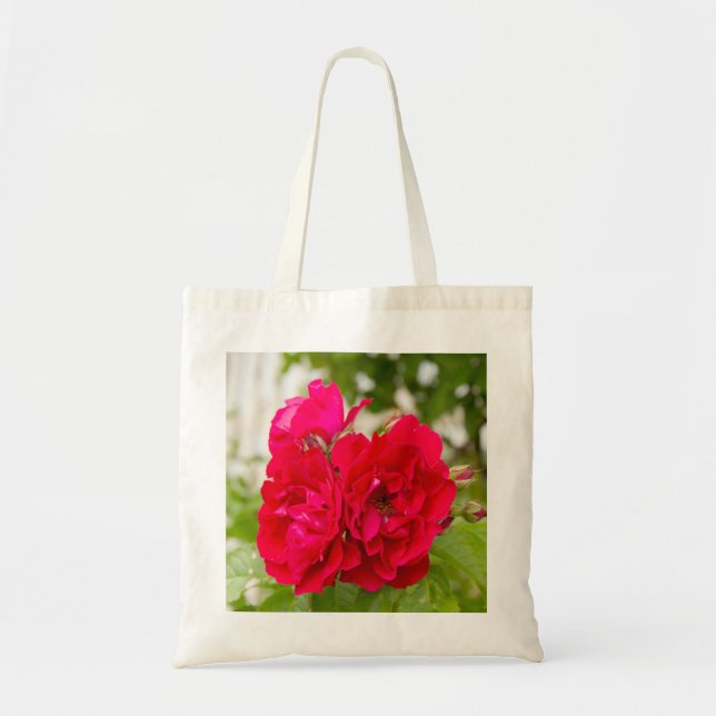 Große rote Rosen im Garten Tragetasche (Vorne)