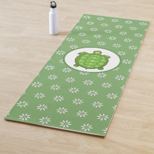 Große Schildkröte und weiße Blumen auf Limettengrü Yogamatte