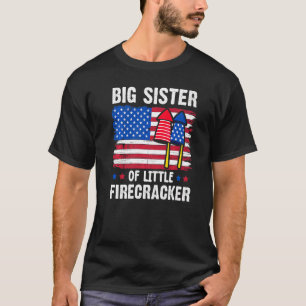 Große Schwester des kleinen Firecracker am 4. Juli T-Shirt