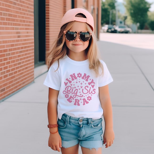 Große Schwester in meinem großen Sis-T - Shirt (Von Creator hochgeladen)