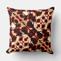 Große Spiegelung von leicht gearbeiteten Formen