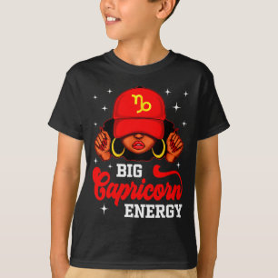 Große Steinbock-Energie Schwarze Frau mit roter Ka T-Shirt