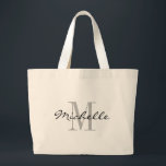 Große Tüten mit schwarz-weißem Namen Jumbo Stoffbeutel<br><div class="desc">Große Tüten aus Monogramm-Jumbo-Tote, schwarz und weiß. Glamouröse extra große Tasche für Bücher, Lebensmittelgeschäfte und vieles mehr. Elegantes Logo-Design mit schönen mit Monogramm Buchstaben-Initialen. Niedliche personalisierte Geschenkidee für Braut, Blume Mädchen, Trauzeugin und Brautmädchen auf Hochzeitsfeier. Klassische Skripttypografie mit schicken Hintergrundbuchstaben. Auch gut für Brautparty, Girls Wochenende oder Junggeselinnen-Abschied. Schönes Sonderzubehör...</div>