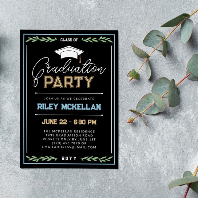 Große Typografie Black Blue Graduation Party Einladung (Von Creator hochgeladen)