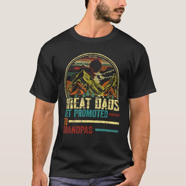 Große Vater werden zu Grandpas befördert T-Shirt (Vorderseite)