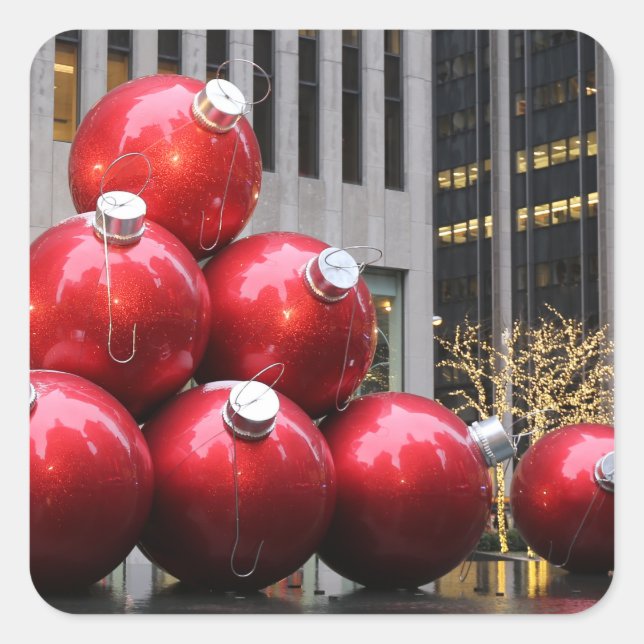 Große Weihnachtsballschmuck im NYC Quadratischer Aufkleber (Vorderseite)