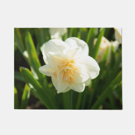 Große weiße Narzissen an einem Frühlingstag Fußmatte