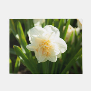Große weiße Narzissen an einem Frühlingstag Fußmatte