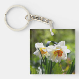 Große weiße Narzissen an einem Frühlingstag Schlüsselanhänger