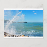 Große Welle am blauen Meer