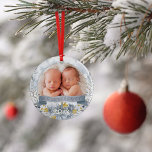 Großeltern First Christmas Blue Gold Floral Foto Ornament<br><div class="desc">Oooooooohhhhh Ich bin SO in Liebe mit diesem Design! Das ist das wunderschöne Design meines Ehemannes, und er war sehr neugierig, eines Nachts wirklich spät bleibe und es zu entwerfen! So eine Überraschung für mich am nächsten Morgen, kann ich es dir sagen! Obwohl das Foto aus Zwillingen besteht, ist das...</div>