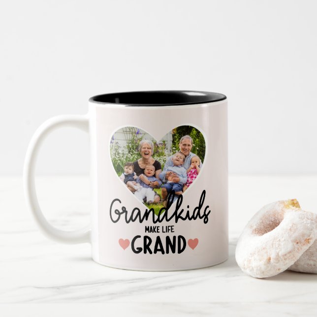 Großeltern geben Nana Papa Grandchild Foto Name Zweifarbige Tasse (Mit Donut)