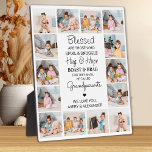 Großeltern Gedicht Personalisiert 14 FotoCollage Fotoplatte<br><div class="desc">Feiern Sie Ihre Großeltern mit einer individuellen Collage-Plakette für Fotos. Diese einmalige Großeltern zitieren die Bilderplakette als Geschenk, ob Geburtstag, Großeltern oder Weihnachten. Wir hoffen, dass Ihre Oma-Plakette für den besonderen Sake in den kommenden Jahren zu einem wertvollen Sake wird. . Zitat " Selig sind diejenigen, die Spoil & Snuggle,...</div>
