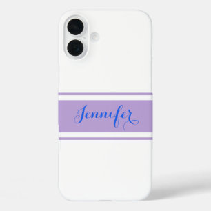 Großer blauer Schriftname, lila Streifen auf Weiß iPhone 16 Plus Hülle