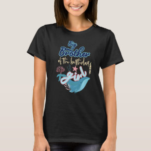 Großer Bruder des Geburtstagskämmers unter der Mat T-Shirt