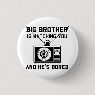 Großer Bruder ist gebohrte Knöpfe Button