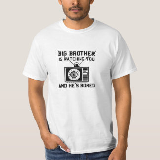 Großer Bruder ist gebohrtes schlichtes weißes T-Shirt