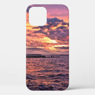 Grosser bunter Sonnenuntergang über dem Wasserstra Case-Mate iPhone Hülle