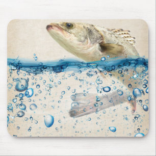 großer Fisch, der aus dem Wasser springt Mousepad