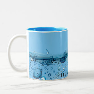großer Fisch, der aus dem Wasser springt Zweifarbige Tasse