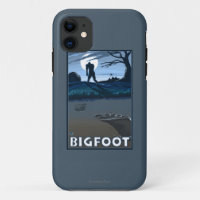 Großer Fuß, der durch Golfplatz geht