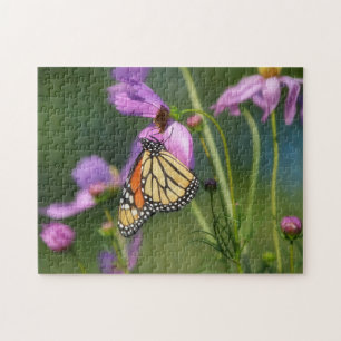Großer Monarch-Schmetterling auf lila Blumen Puzzl Puzzle